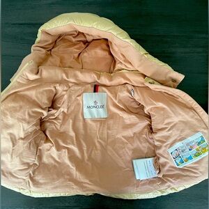 Moncler Toddlers Coat w/detachable Hood Cream 6-9Months Excellent Condition